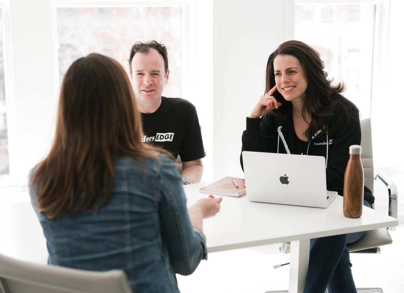 Greg Raiz and Jess Lynch, General Partners at FoundersEdge, meeting with a founder